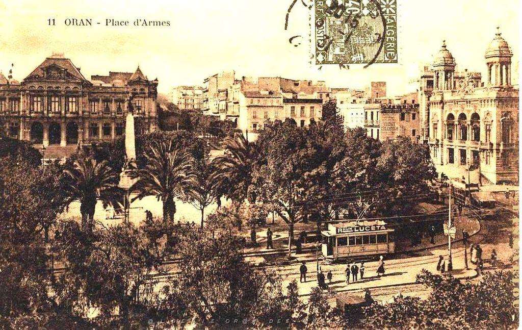 PA c- 027- Place d'Armes- trams et autobus.jpg